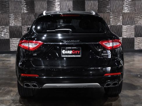 Used 2018 Maserati Levante GranLusso AWD/4WD image 9