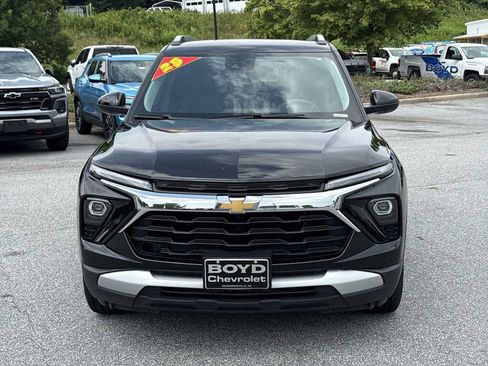 Used 2025 Chevrolet TrailBlazer LT AWD/4WD image 3