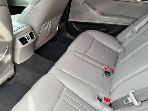 Used 2015 Hyundai Genesis 3.8 image 12