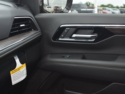 New 2025 Chevrolet Suburban Premier image 19