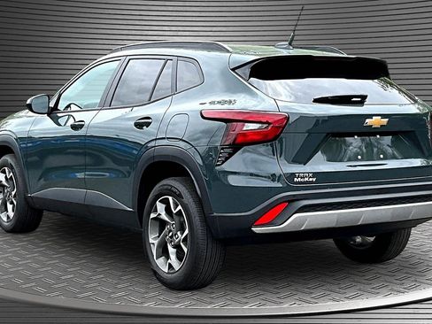 Used 2025 Chevrolet Trax LT w/ Driver Confidence Package FWD image 4
