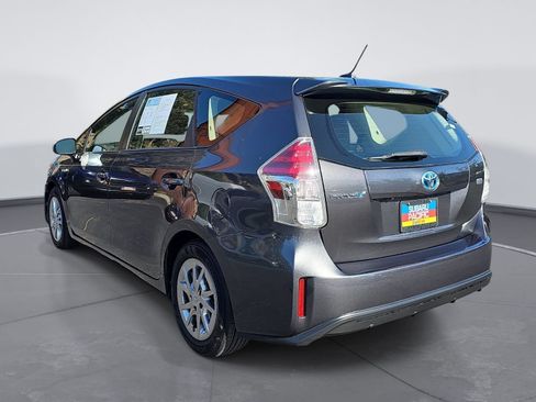 Used 2017 Toyota Prius V Four w/ Carpet Mat Package FWD image 5