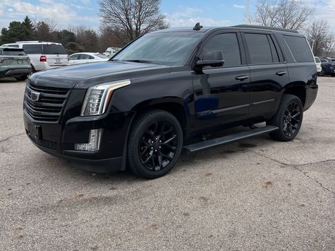 Used 2019 Cadillac Escalade Platinum image 3