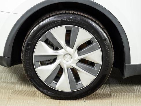 Used 2023 Tesla Model Y Long Range AWD/4WD image 36