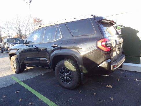 Used 2025 Toyota 4Runner SR5 image 5