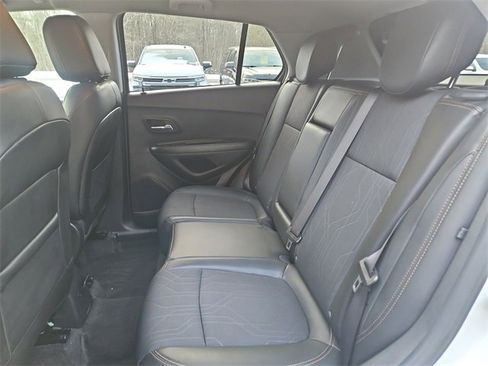 Used 2020 Chevrolet Trax LT w/ LT Convenience Package image 23