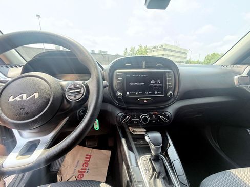 Used 2025 Kia Soul LX FWD image 17