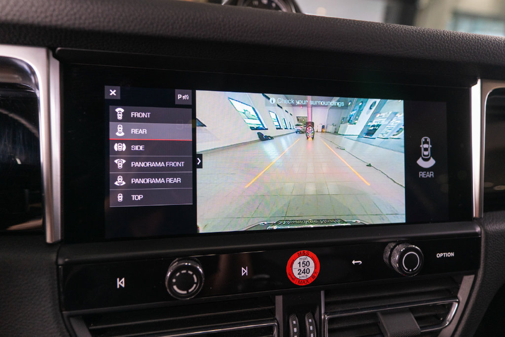 Certified 2023 Porsche Macan AWD/4WD image 30