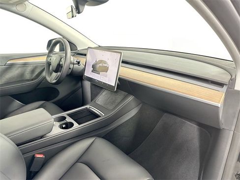 Used 2025 Tesla Model Y Long Range image 26