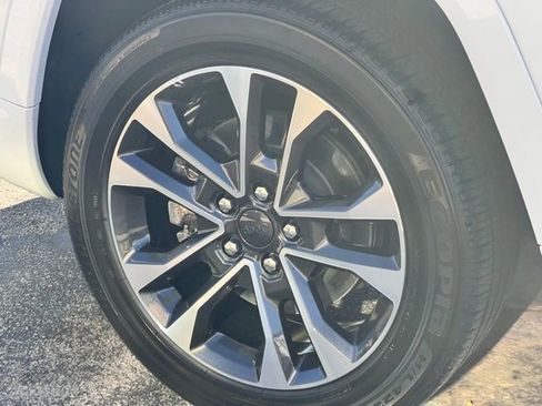 Used 2022 Jeep Grand Cherokee Overland w/ Advanced Protech Group III image 20