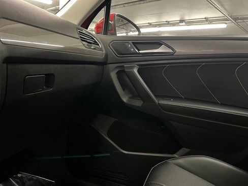 Certified 2024 Volkswagen Tiguan SE w/ Panoramic Sunroof Package AWD/4WD image 31