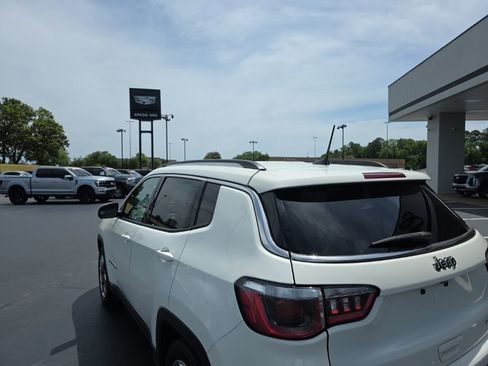 Used 2020 Jeep Compass Limited FWD image 3