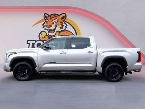 Used 2026 Toyota Tundra SR5 w/ SR5 Premium Package AWD/4WD image 8