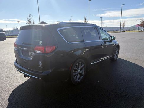Used 2018 Chrysler Pacifica Limited w/ Tire & Wheel Group image 5