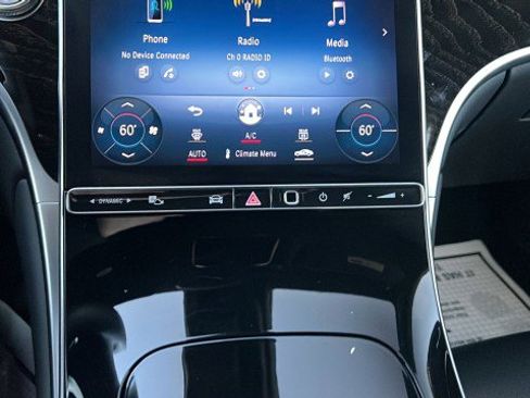 Used 2024 Mercedes-Benz GLC 300 image 32