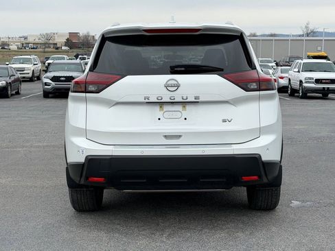 Used 2024 Nissan Rogue SV w/ SV Premium Package image 7