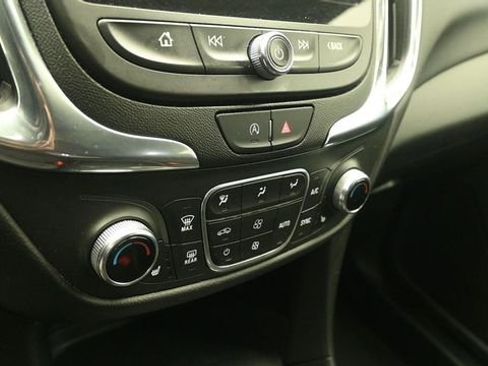Used 2022 Chevrolet Equinox LT AWD/4WD image 17