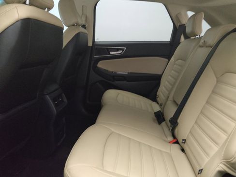 Used 2020 Ford Edge SEL image 18