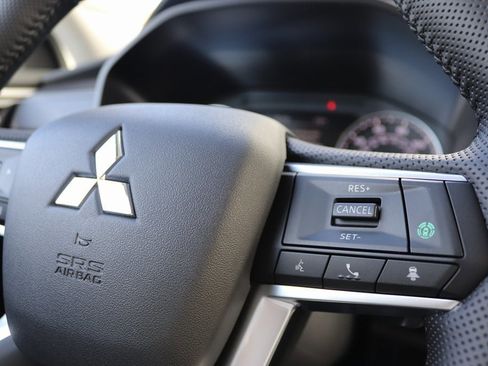 New 2025 Mitsubishi Outlander SE image 15
