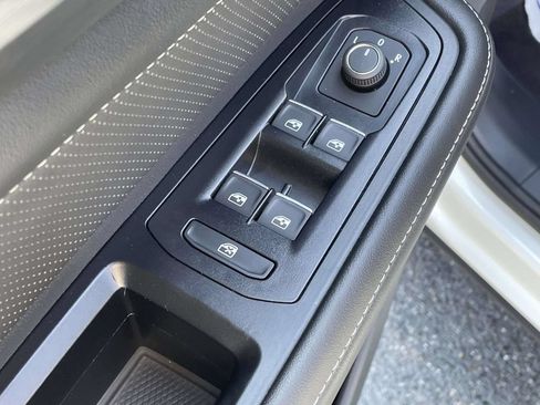 Used 2025 Volkswagen Atlas Cross Sport SE FWD image 24