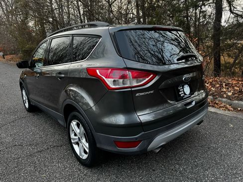 Used 2015 Ford Escape SE w/ Equipment Group 201A image 4