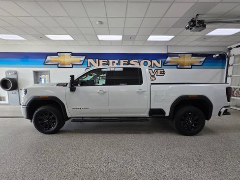 Used 2026 GMC Sierra 2500 AT4 AWD/4WD image 4