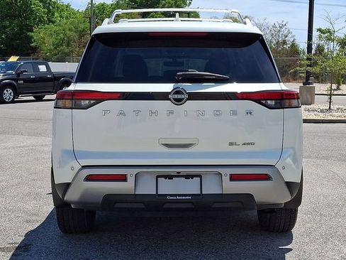 Used 2023 Nissan Pathfinder SL AWD/4WD image 8