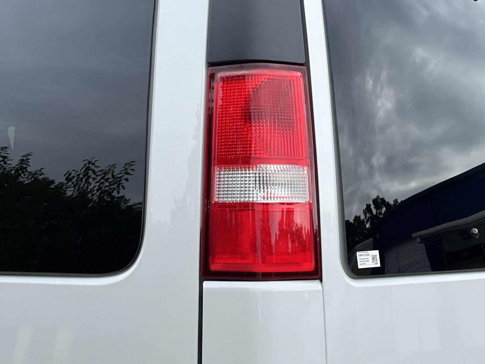 Used 2025 Chevrolet Express 3500 LT w/ LT Preferred Equipment Group RWD image 14