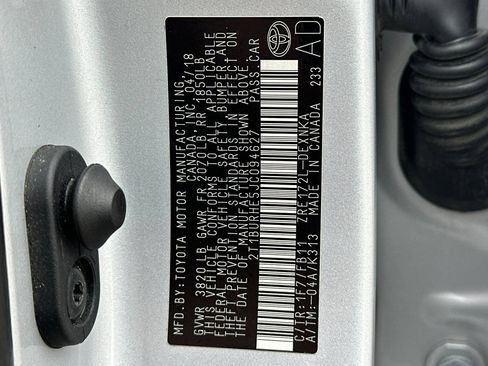 Used 2018 Toyota Corolla LE w/ Carpet Mat Package (TMS) FWD image 32