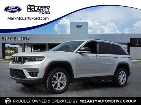 Used 2023 Jeep Grand Cherokee Limited RWD image 1