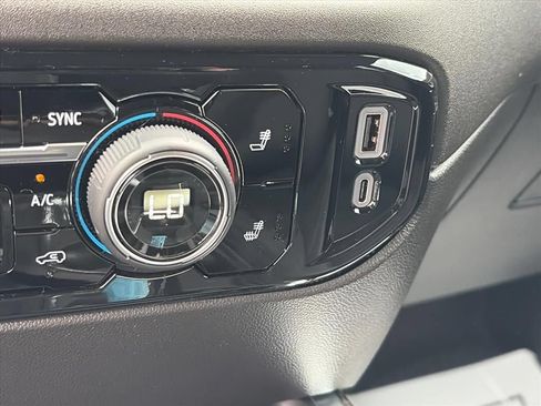 Used 2025 Chevrolet Silverado 1500 RST AWD/4WD image 19