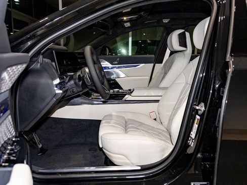 New 2026 BMW 760i xDrive w/ Executive Package image 19