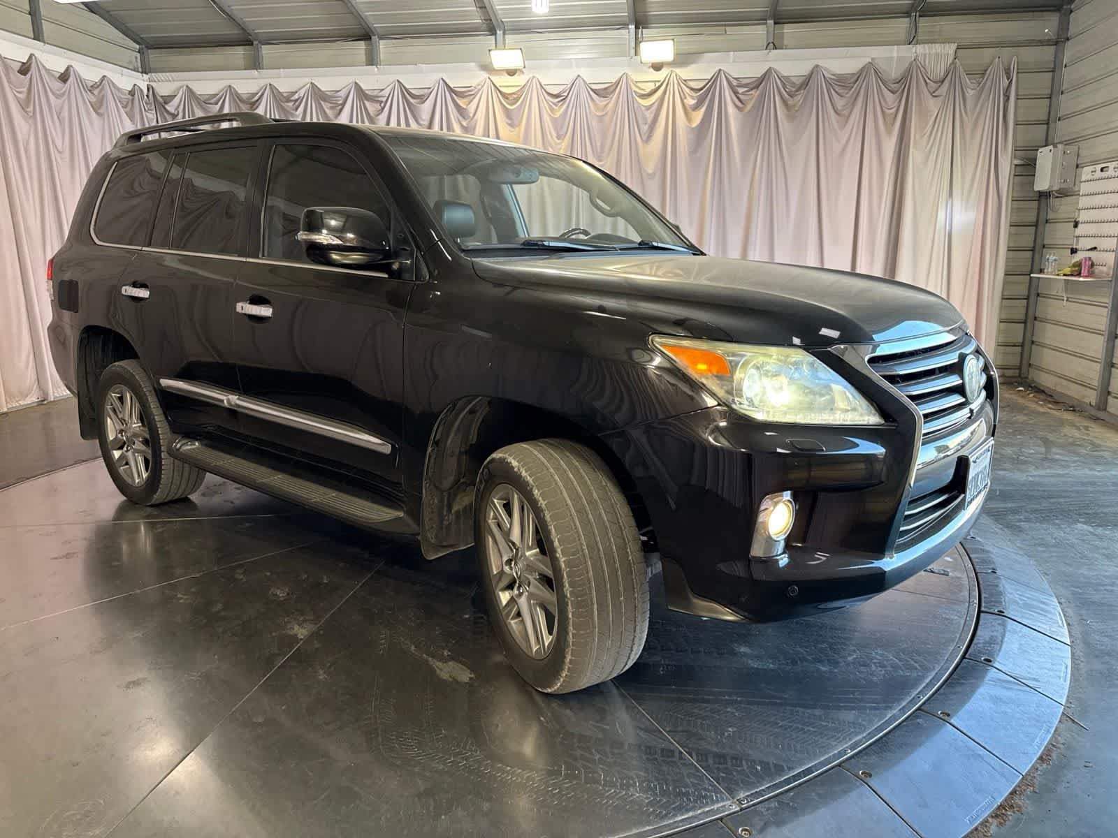 Used 2013 Lexus LX 570 4WD w/ Luxury Pkg w/Pre-crash image 2