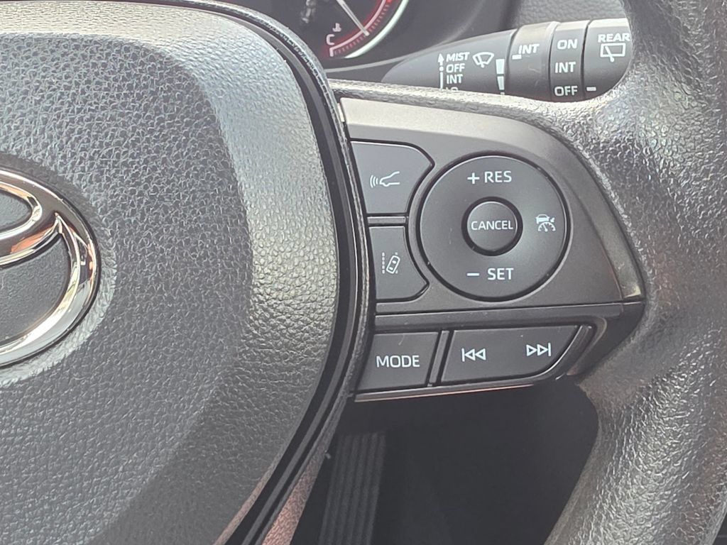Used 2023 Toyota RAV4 XLE FWD image 17