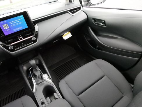 Certified 2025 Toyota Corolla LE image 11