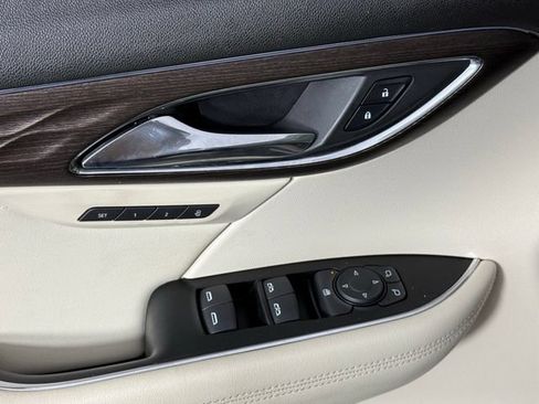 Used 2023 Buick Envision Avenir FWD image 18