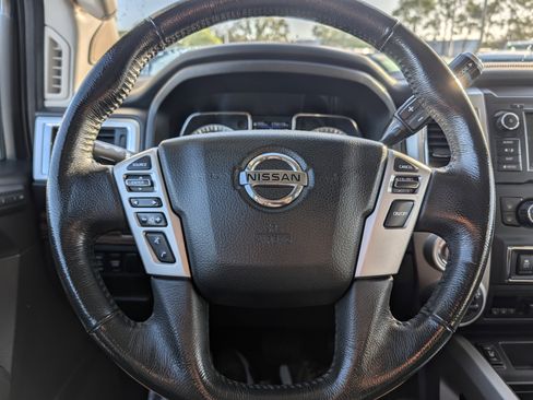 Used 2019 Nissan Titan SL w/ Texas Titan Edition image 30