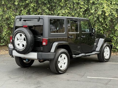 Used 2012 Jeep Wrangler Unlimited Sahara w/ Connectivity Group AWD/4WD image 8