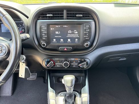 Used 2021 Kia Soul GT-Line FWD image 23
