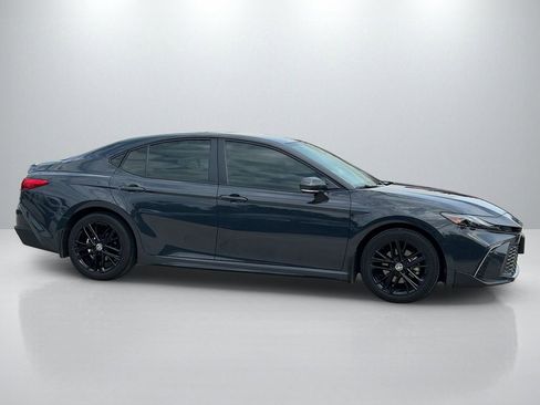 Used 2025 Toyota Camry SE w/ Convenience Package FWD image 4