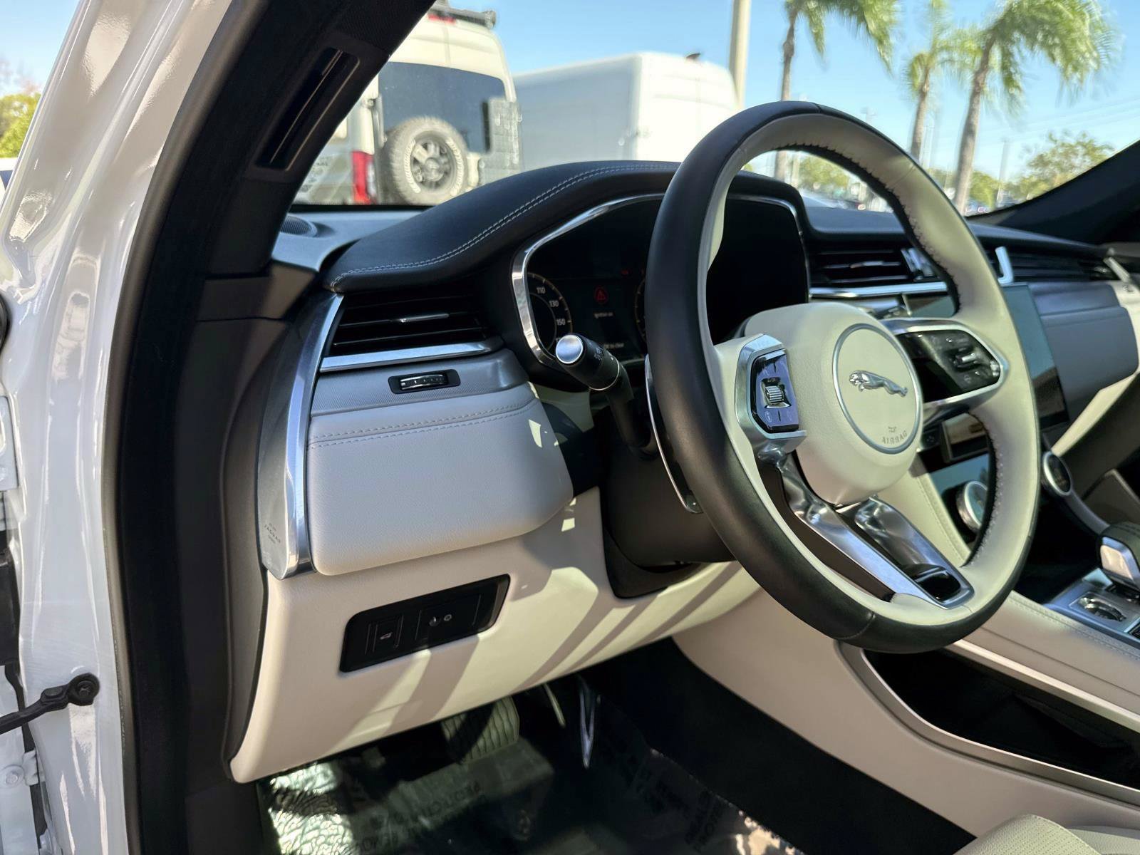 Used 2025 Jaguar F-PACE R-Dynamic S AWD/4WD image 20