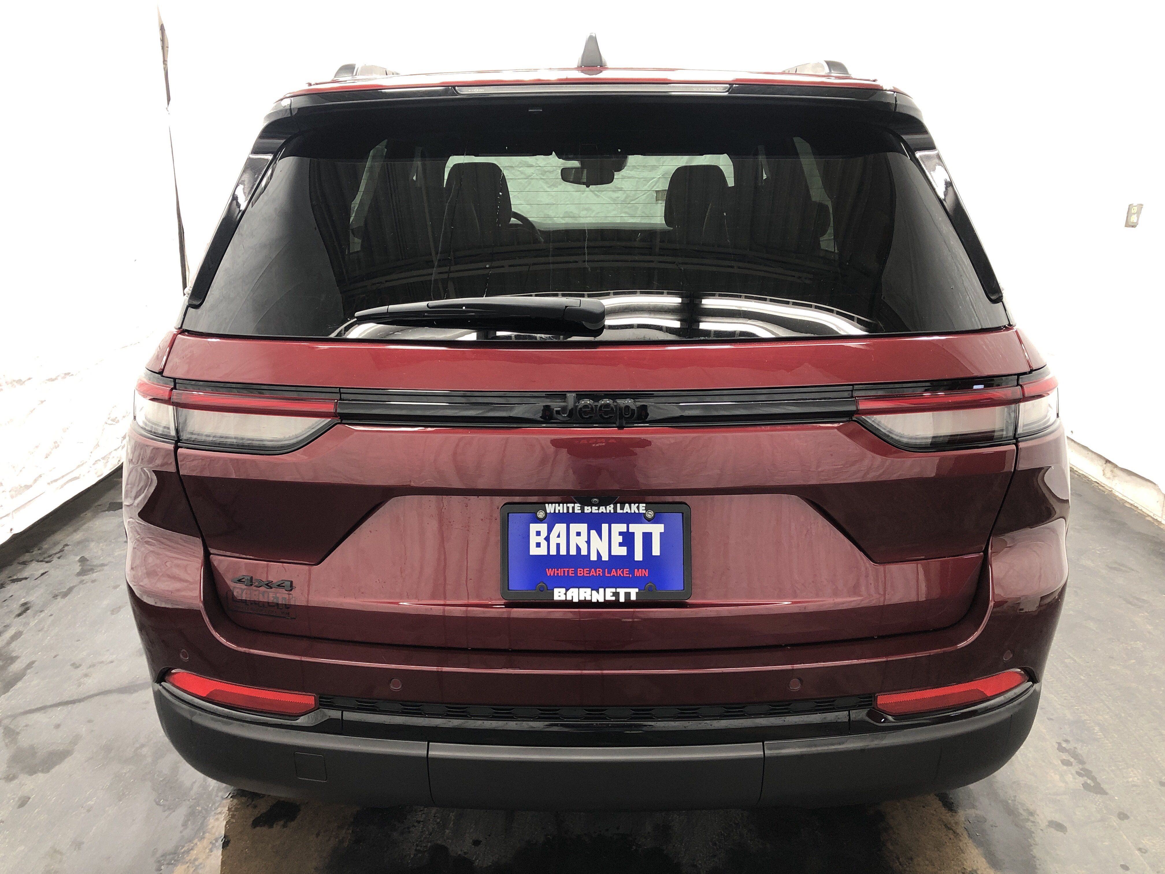 Used 2023 Jeep Grand Cherokee Altitude AWD/4WD image 9