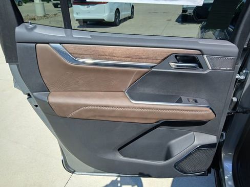 New 2026 GMC Acadia Denali Ultimate w/ LPO, Floor Liner Package AWD/4WD image 14