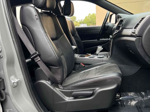 Used 2022 Jeep Grand Cherokee Laredo X RWD image 28