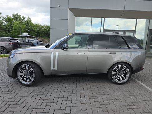 Certified 2023 Land Rover Range Rover Autobiography AWD/4WD image 8