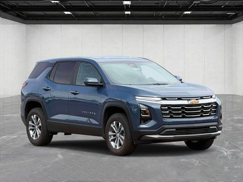 Used 2025 Chevrolet Equinox LT w/ Safety and Technology Package FWD image 3