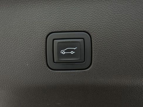 Used 2024 GMC Yukon SLT image 34