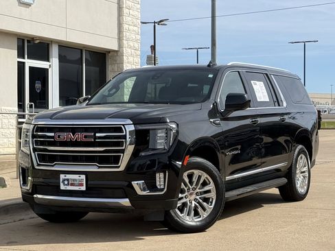 Used 2022 GMC Yukon XL SLT image 2