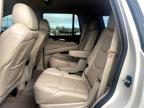 Used 2015 Cadillac Escalade Luxury image 13