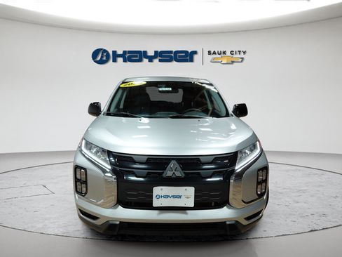 Used 2025 Mitsubishi Outlander Sport LE AWD/4WD image 2